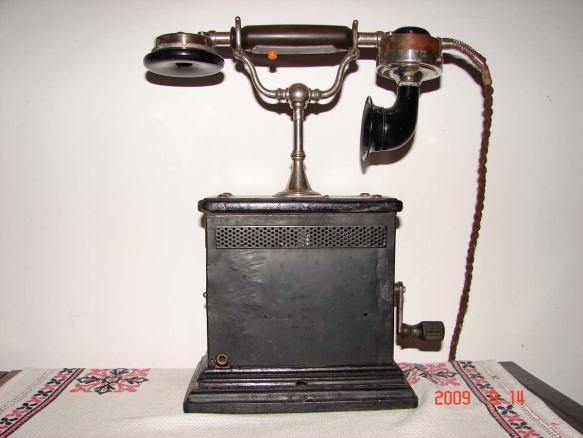 Az 1900-as évek elejéről egy szép telefon.